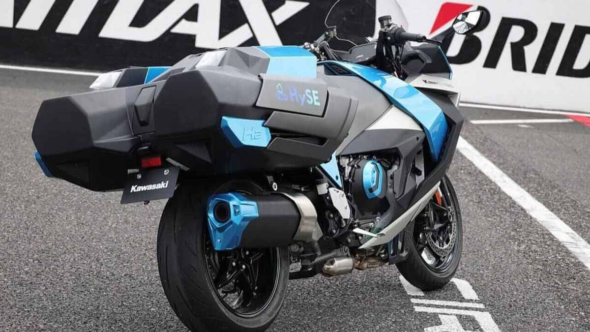 Japón: Kawasaki presenta su motocicleta futurista. Japón: Kawasaki presenta su motocicleta futurista.