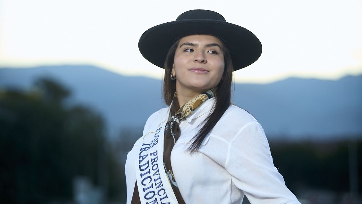 Sus abuelos le inculcaron el amor y respeto por las costumbres y el folclore que le dan identidad a Mendoza. Sus abuelos le inculcaron el amor y respeto por las costumbres y el folclore que le dan identidad a Mendoza.