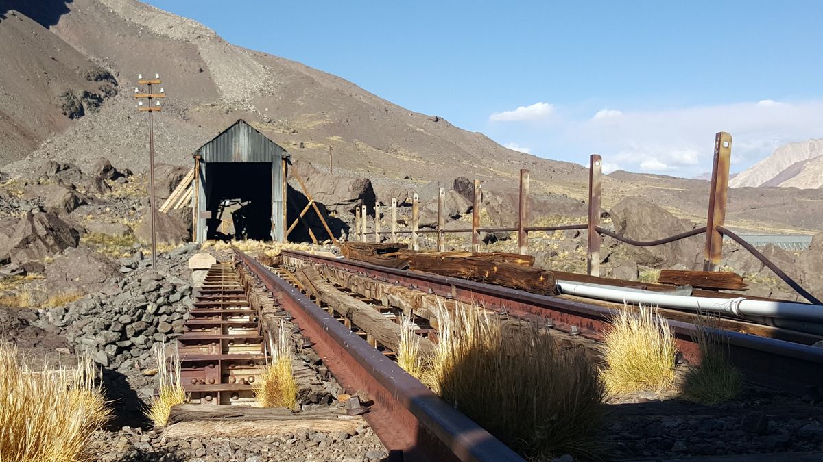 Vías del Tren Trasandino en la cordillera de Mendoza. Buscan la declaración de Patrimonio Nacional.