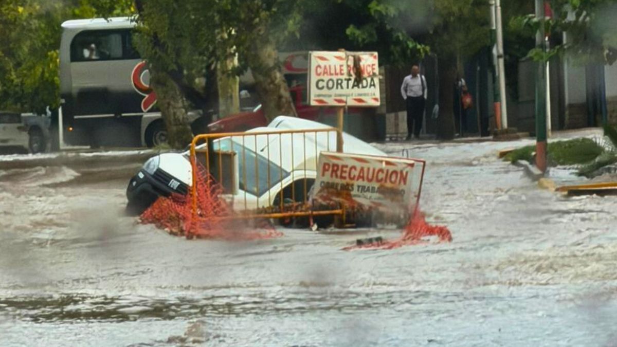 Fuerte lluvia en Mendoza este sábado 7 de marzo. Fuerte lluvia en Mendoza este sábado 7 de marzo.