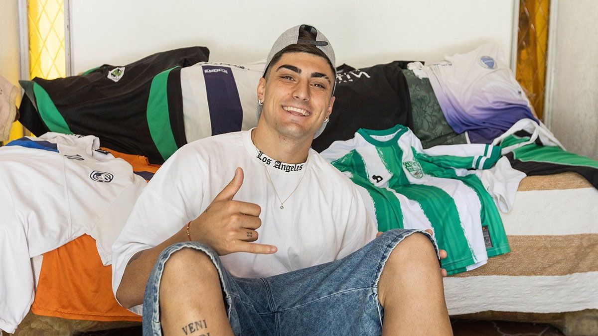 El delantero posa para el fotógrafo de Diario UNO. El delantero posa para el fotógrafo de Diario UNO.