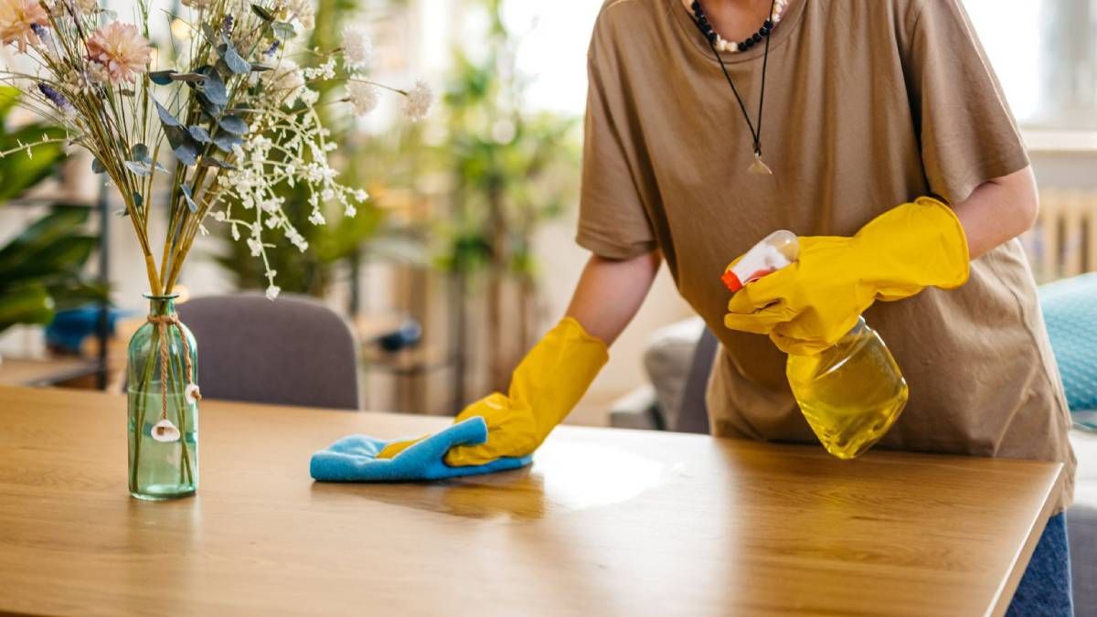 6 limpiadores caseros, naturales y económicos que puedes hacer en casa para cuidar tu bolsillo
