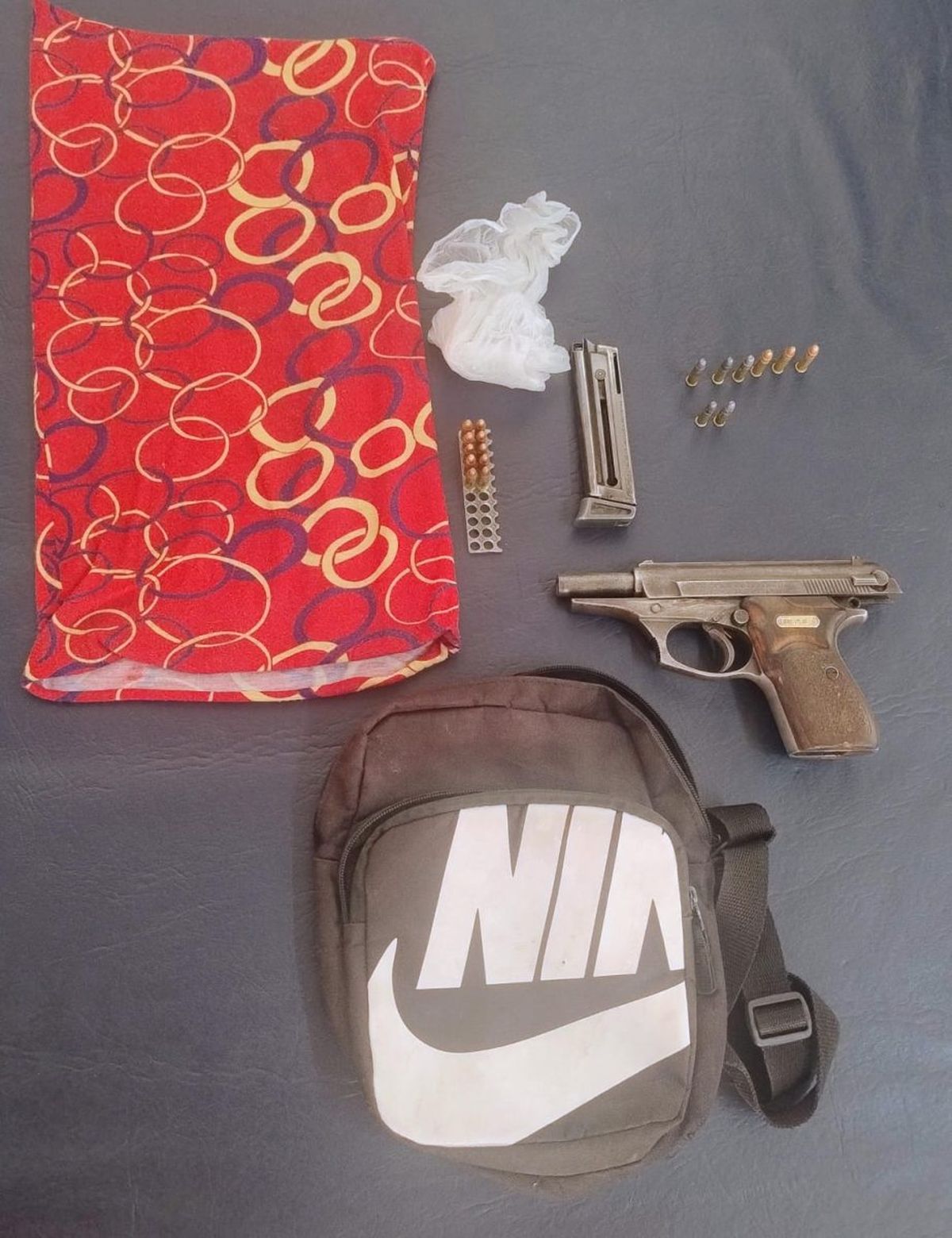 Elementos secuestrados a los delincuentes.