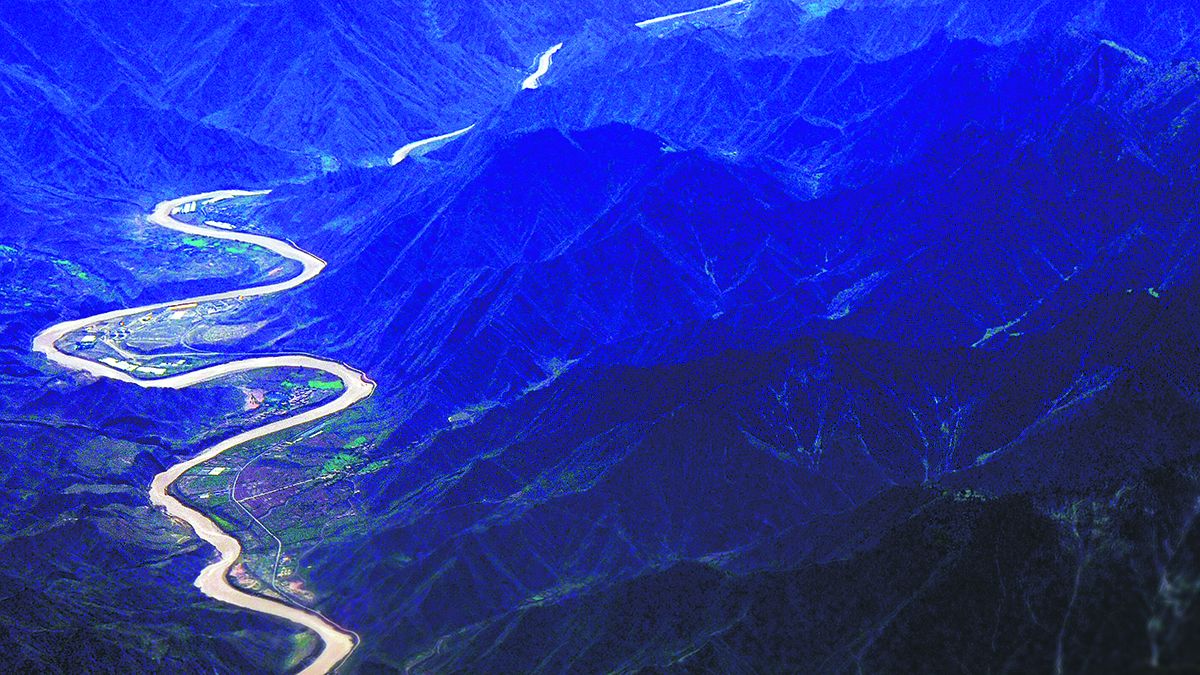 El río Lancang fluye a través de áreas montañosas en la provincia de Yunnan. PARA USO DE CHINA DAILY.
