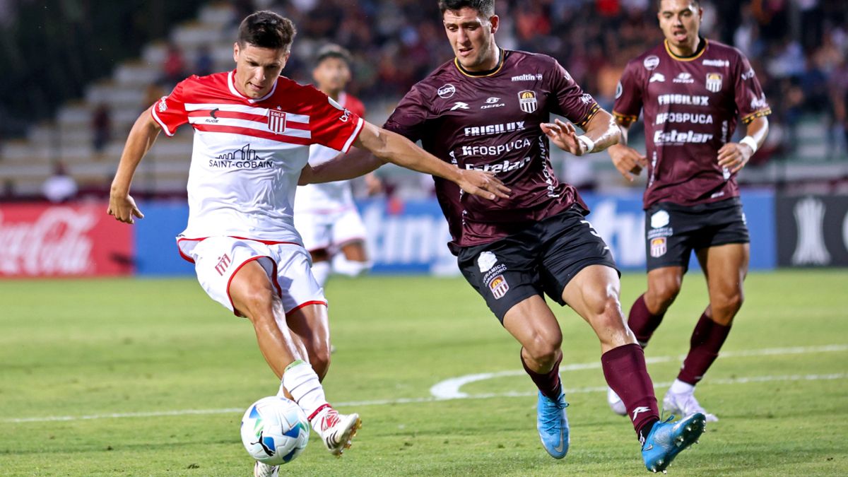 Estudiantes empezó ganando de visitante.