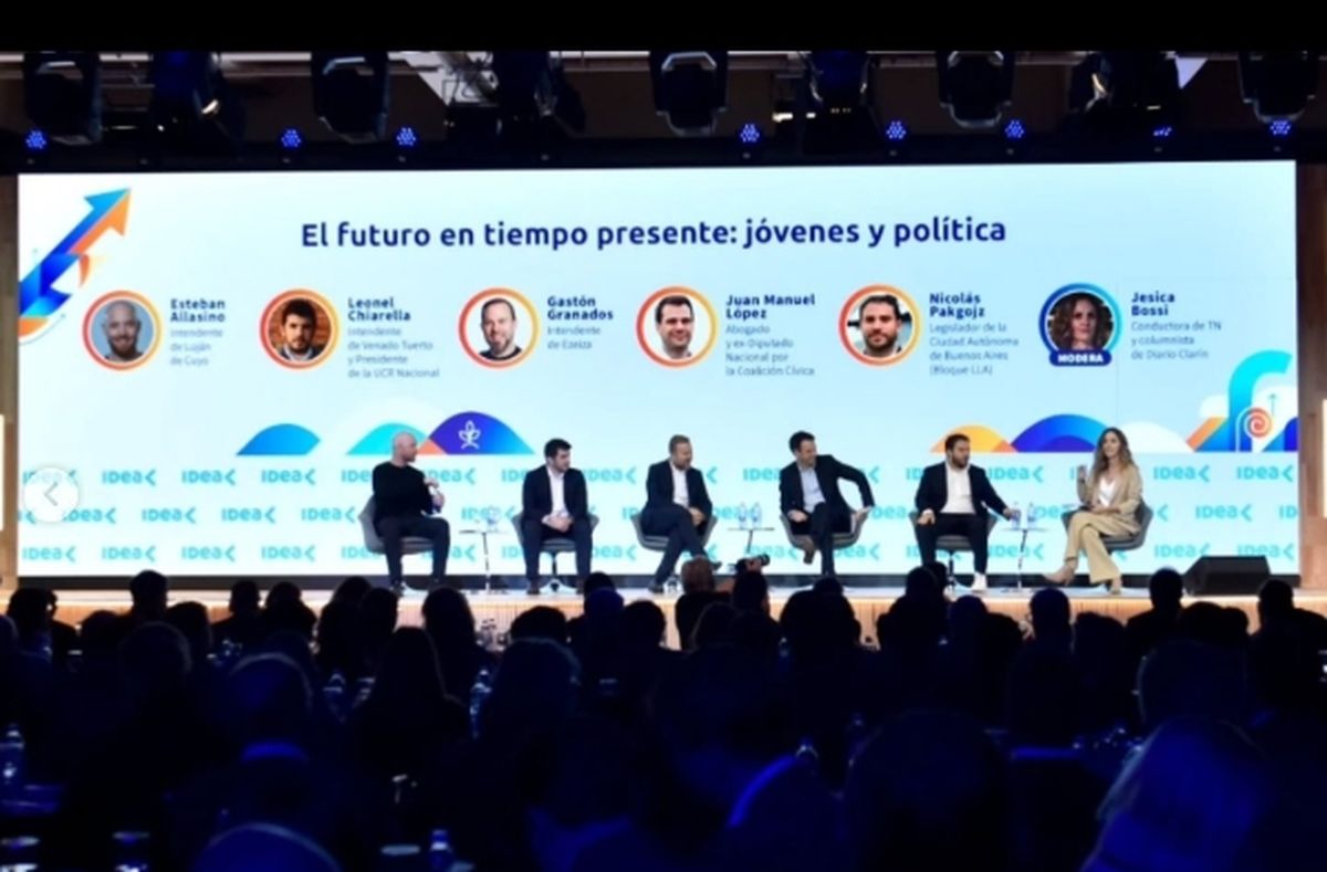 El jefe comunal de Luján debatió con otros intendentes sobre el rol de los jóvenes en la política y la gestión pública El jefe comunal de Luján debatió con otros intendentes sobre el rol de los jóvenes en la política y la gestión pública