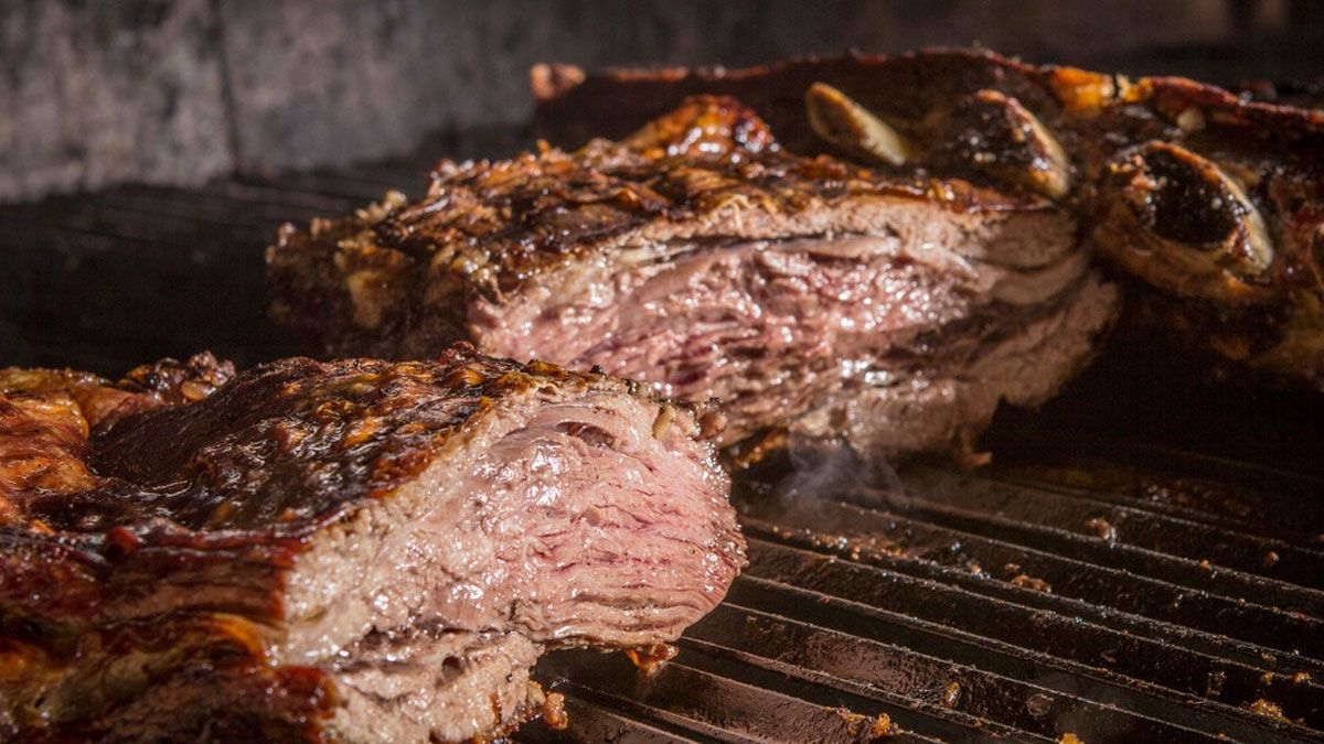 La mayoría de los cortes de carne que se hacen en la parrilla, hacen posible un rico asado.