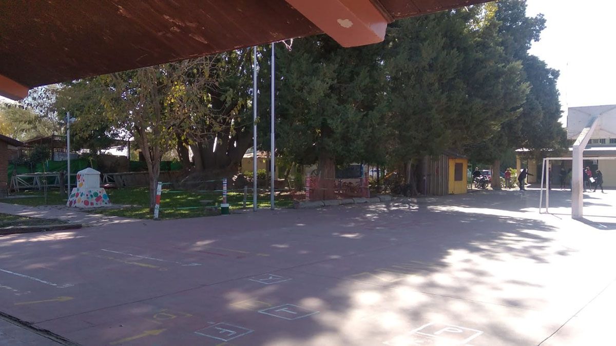 Escuela Técnica Humberto Antonio Valestra, de San Martín, donde se registraron los robos.