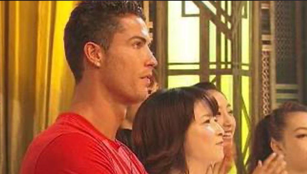 Cristiano Ronaldo no se mostró para nada contento cuando fue homenajeado en el programa japonés.