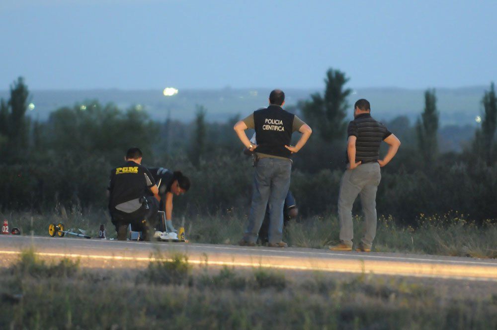 Mataron a un hombre e hirieron a otro cuando intentaban robarles la camioneta