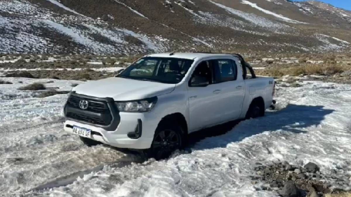 Una pareja oriunda de Santa Fe se quedó varada en la nieve. Foto: Gentileza Diario San Rafael
