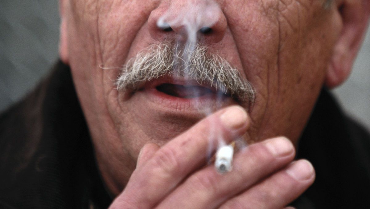 Un hombre sin techo recoge colillas de cigarrillos de la calle. Puede armar un cigarro con cinco colillas. Hoy encontr&oacute; 25. La pregunta es: &iquest;cu&aacute;ntos cigarrillos podr&aacute; hacer?