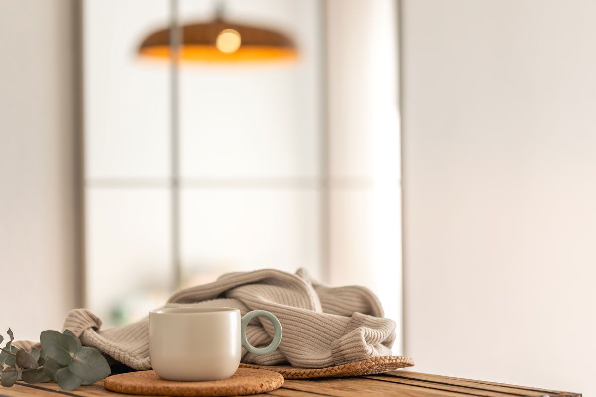 Cerámicas hechas a mano: detalles que humanizan el espacio sin saturarlo. Cerámicas hechas a mano: detalles que humanizan el espacio sin saturarlo.