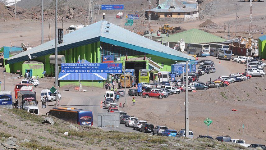 Si bien es mucha la gente que elige la costa chilena para vacacionar, el sistema de trámites nunca se agiliza