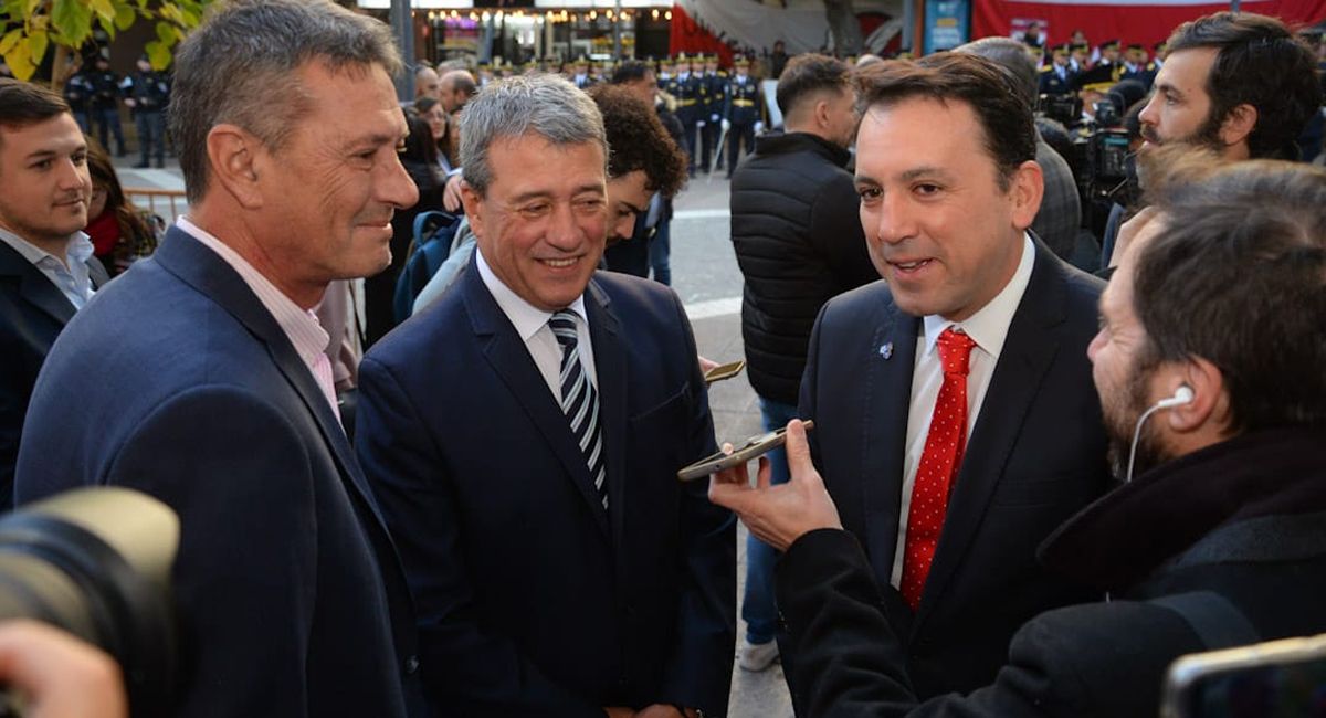 Encuentro entre oficialistas y opositores en la Legislatura provincial. En la imagen, de izquierda a derecha Alejandro y Adolfo Bermejo; y Tadeo García Zalazar.
