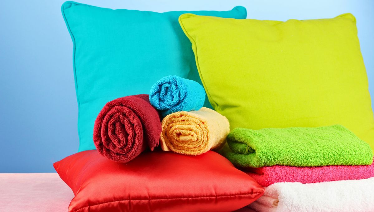 Lo mejor es no mandar los almohadones al lavarropas y lavarlos a mano. Lo mejor es no mandar los almohadones al lavarropas y lavarlos a mano. 