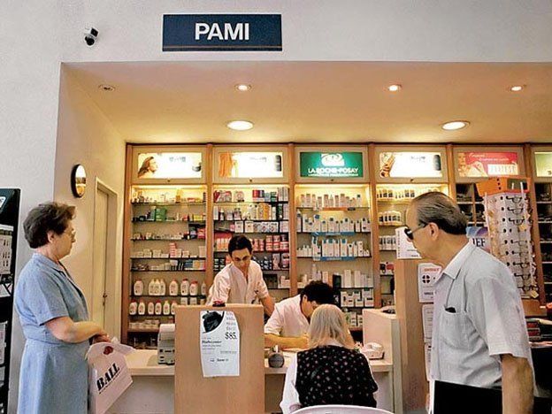 El Colegio de Farmaceúticos advirtió que cortará la entrega de remedios al PAMI por una deuda millonaria