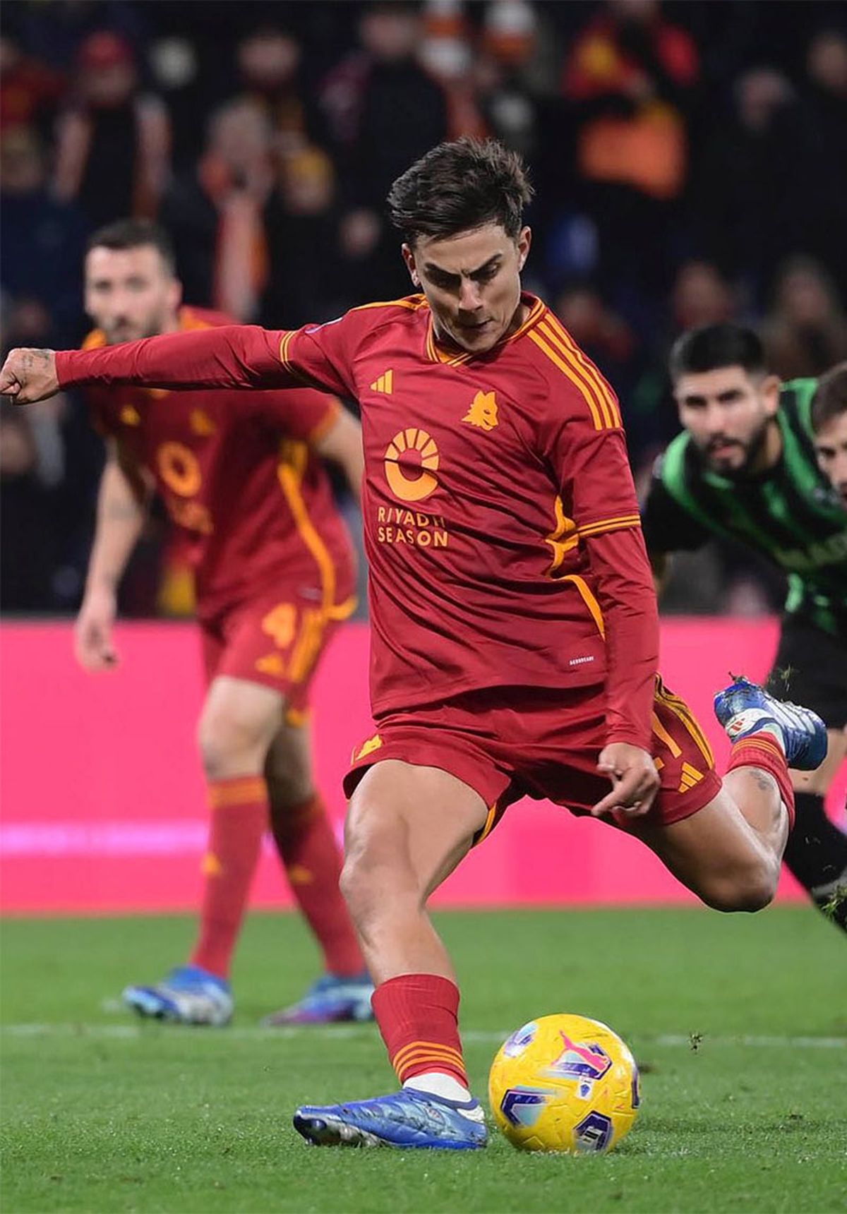 Paulo Dybala está cómodo en la Roma, pero podría irse por 13 millones de euros Paulo Dybala está cómodo en la Roma, pero podría irse por 13 millones de euros