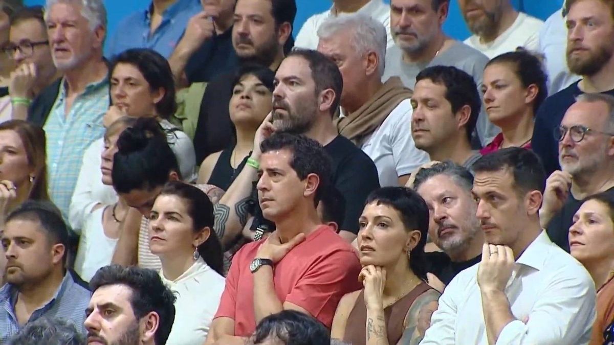 Dirigentes camporistas, entre ellos Wado de Pedro y Mayra Mendoza. Dirigentes camporistas, entre ellos Wado de Pedro y Mayra Mendoza.