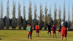 Amistoso en el estadio y búsqueda de un defensor Amistoso en el estadio y búsqueda de un defensor