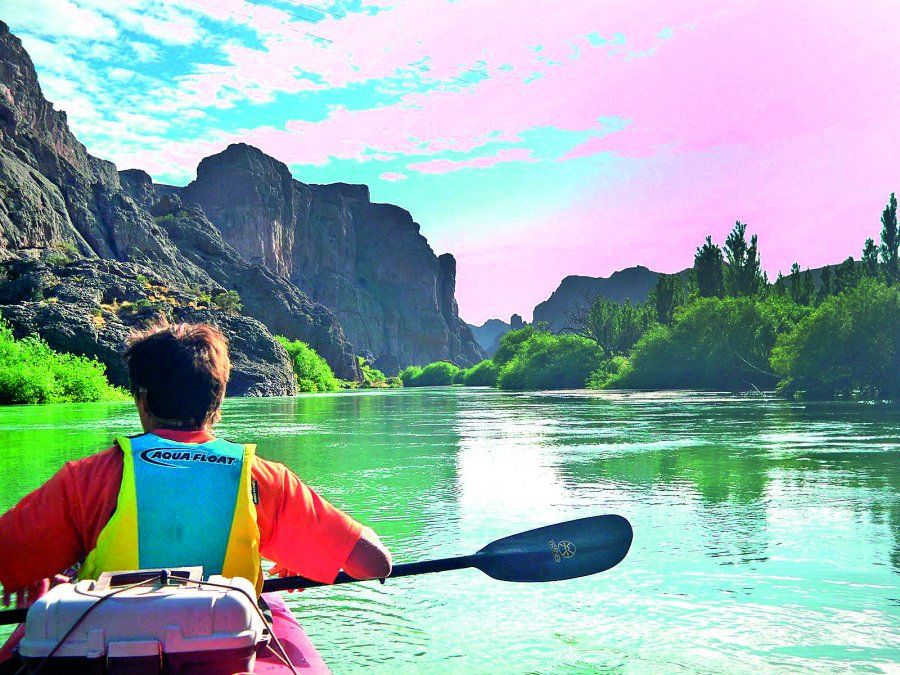 El Valle Inferior, rodeado  de cañadones y ciudades
