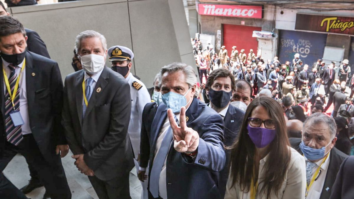 El presidente de Argentina Alberto Fernández, y su comitiva, participó de los actos de asunción del nuevo mandatario de Bolivia Luis Arce. Diputados del MAS agradecieron al argentino por haberle salvada la vida al ex presidente Evo Morales.