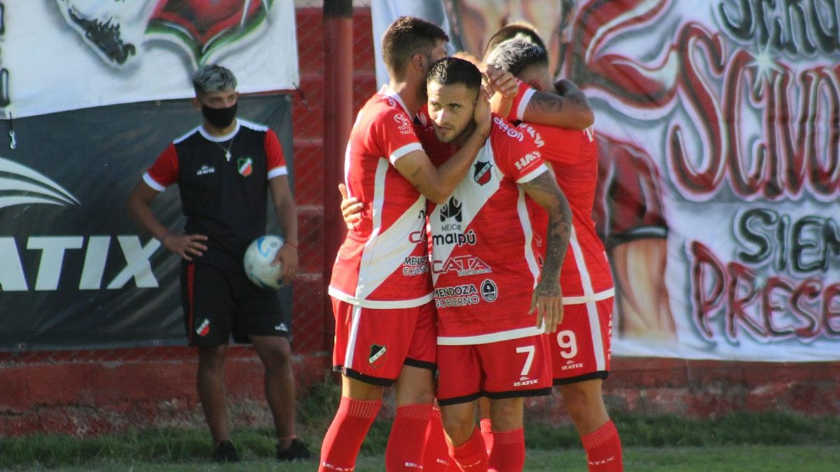 El equipo logró una victoria contundente.