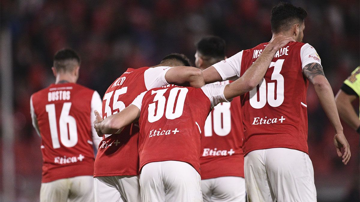 Independiente, con uno menos, volvió al triunfo ante Unión