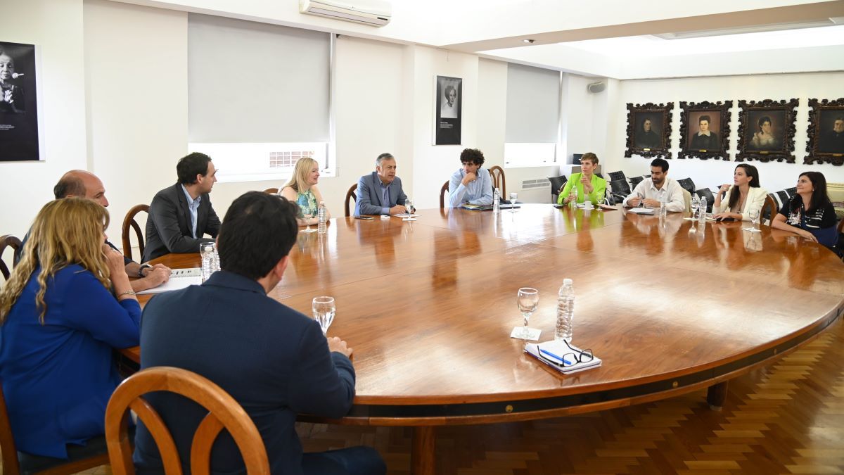 La semana pasada Cornejo había hecho la misma convocatoria, esta vez para analizar el DNU. La semana pasada Cornejo había hecho la misma convocatoria, esta vez para analizar el DNU.