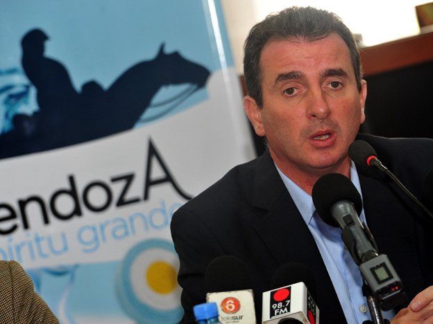 Paco Pérez le quitó la concesión de dos áreas petroleras a YPF