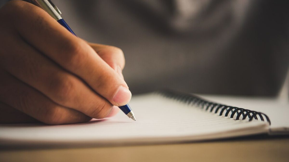 Llevar un registro de nuestras emociones es un buen hábito que la neurociencia recomienda para ser feliz. Llevar un registro de nuestras emociones es un buen hábito que la neurociencia recomienda para ser feliz.