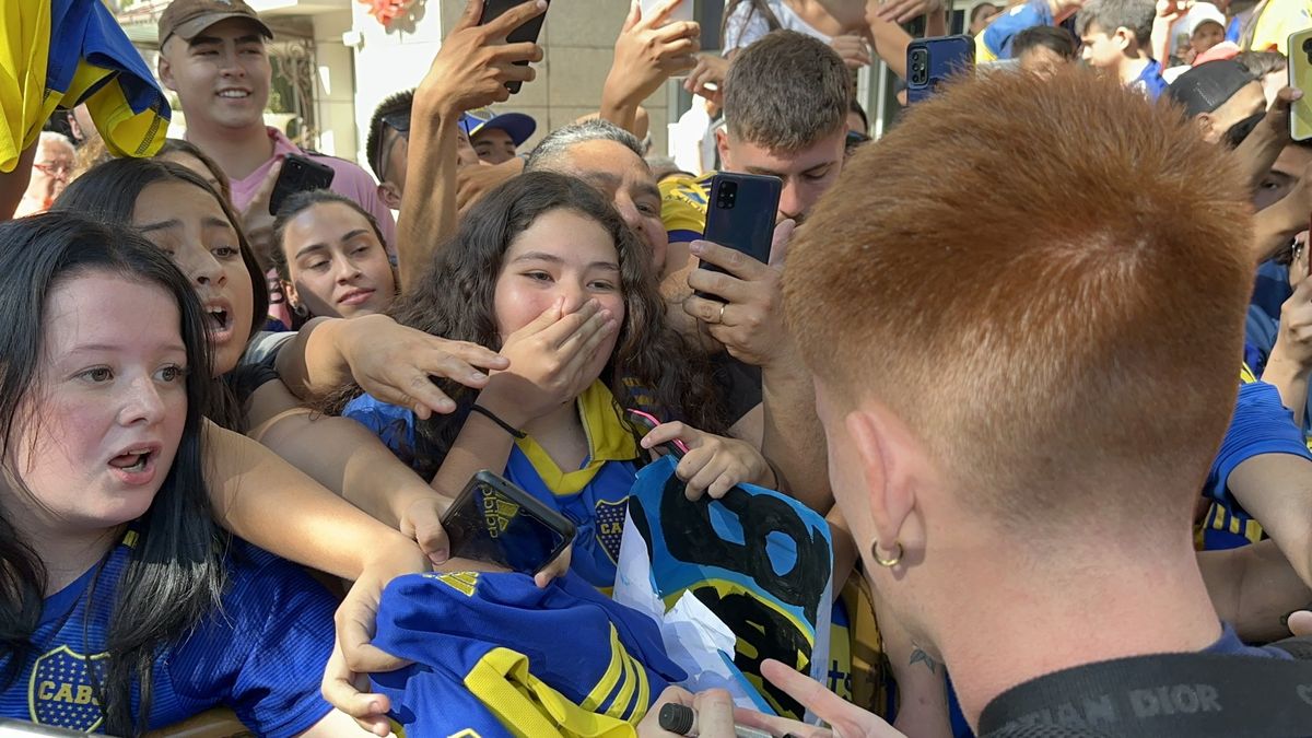 La emoci&oacute;n de las fan&aacute;ticas de Boca con el Colo Barco