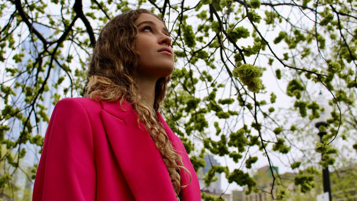 Sofía está empapada en el mundo de la música desde pequeña. Sofía está empapada en el mundo de la música desde pequeña.