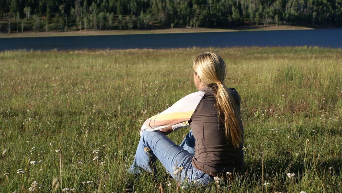 Las características de las personas solitarias y calladas que el resto no posee, según la psicología