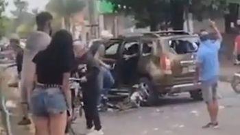 Video: asesinaron a golpes a un conductor que atropelló a varios jóvenes