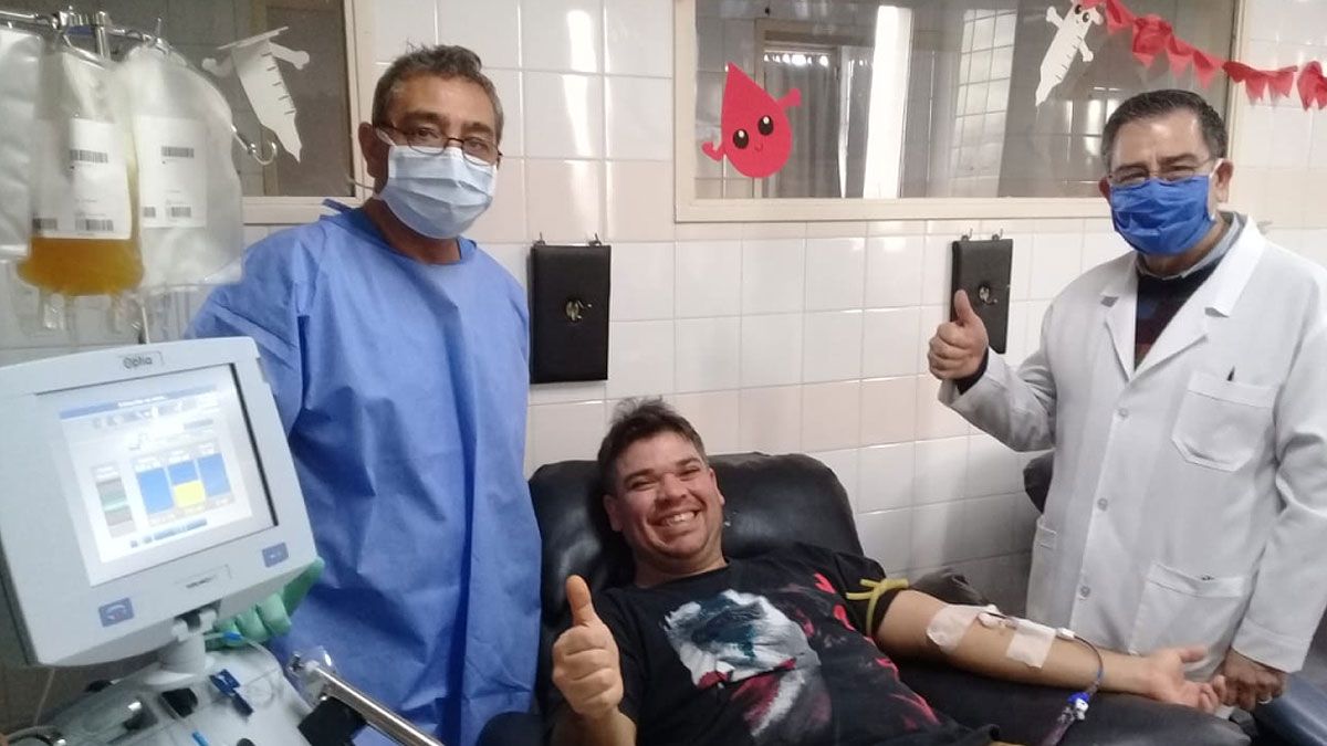 Penitenciarios solidarios. Matrimonio de penitenciarios son donadores de plasma.