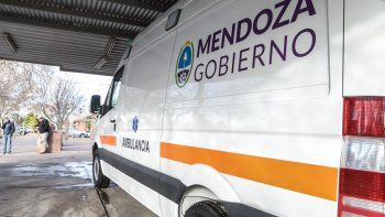 Un hombre está grave luego de chocar contra un trailer en una esquina de Ciudad