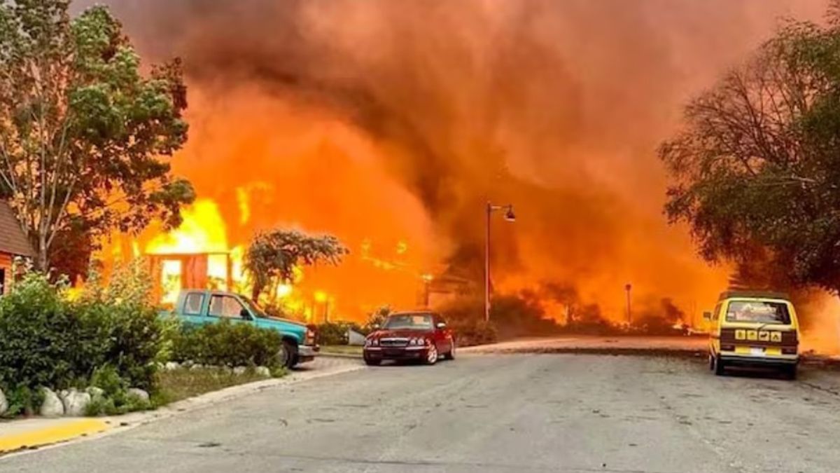 El incendio atacó a la ciudad de Jasper y unos 25 mil residentes y turistas debieron ser evacuados a otras provincias El incendio atacó a la ciudad de Jasper y unos 25 mil residentes y turistas debieron ser evacuados a otras provincias