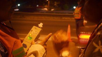 Lo multaron por manejar borracho, fue a hacer un reclamo y se robó el expediente