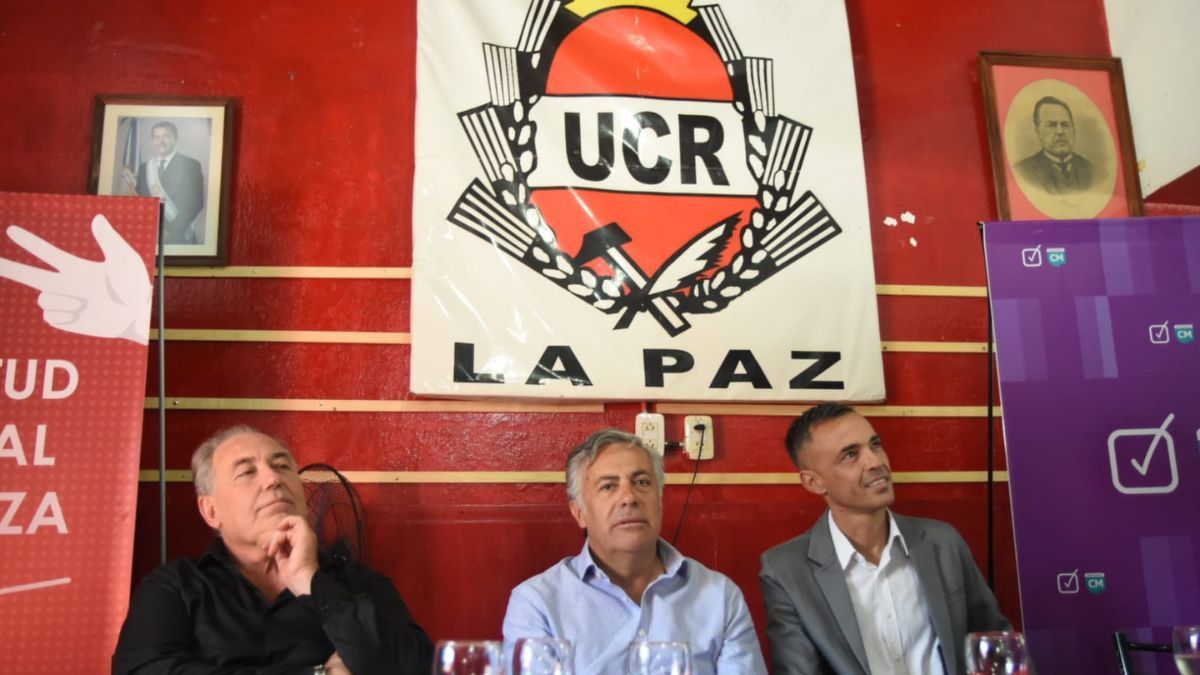 Alfredo Cornejo presentó a sus dos precandidatos en La Paz, uno de los departamentos que desdobla. Estos son Osvaldo Naves (izquierda) y Ramiro Blanco (derecha). Dijo que competirán en una interna sana y cooperativa.&nbsp;
