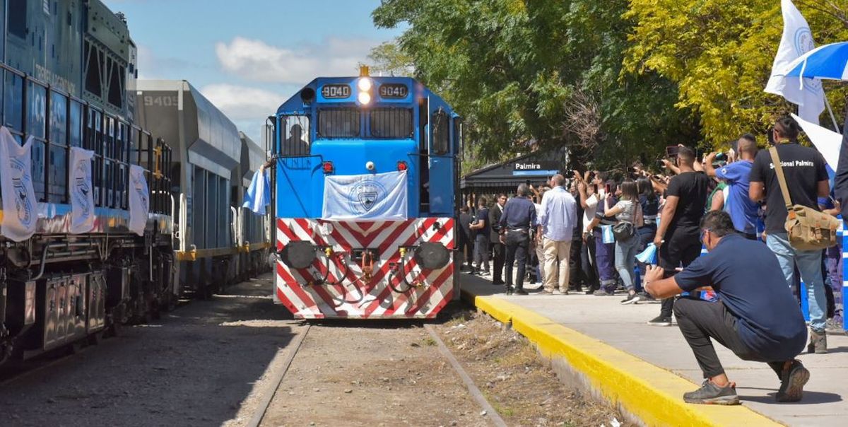 El tren de pasajeros regresó a Mendoza y pasó por La Paz