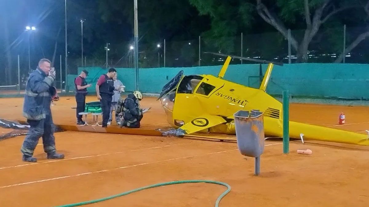 Accidente con heridos: un helicóptero privado se desplomó cayó sobre una cancha de tenis