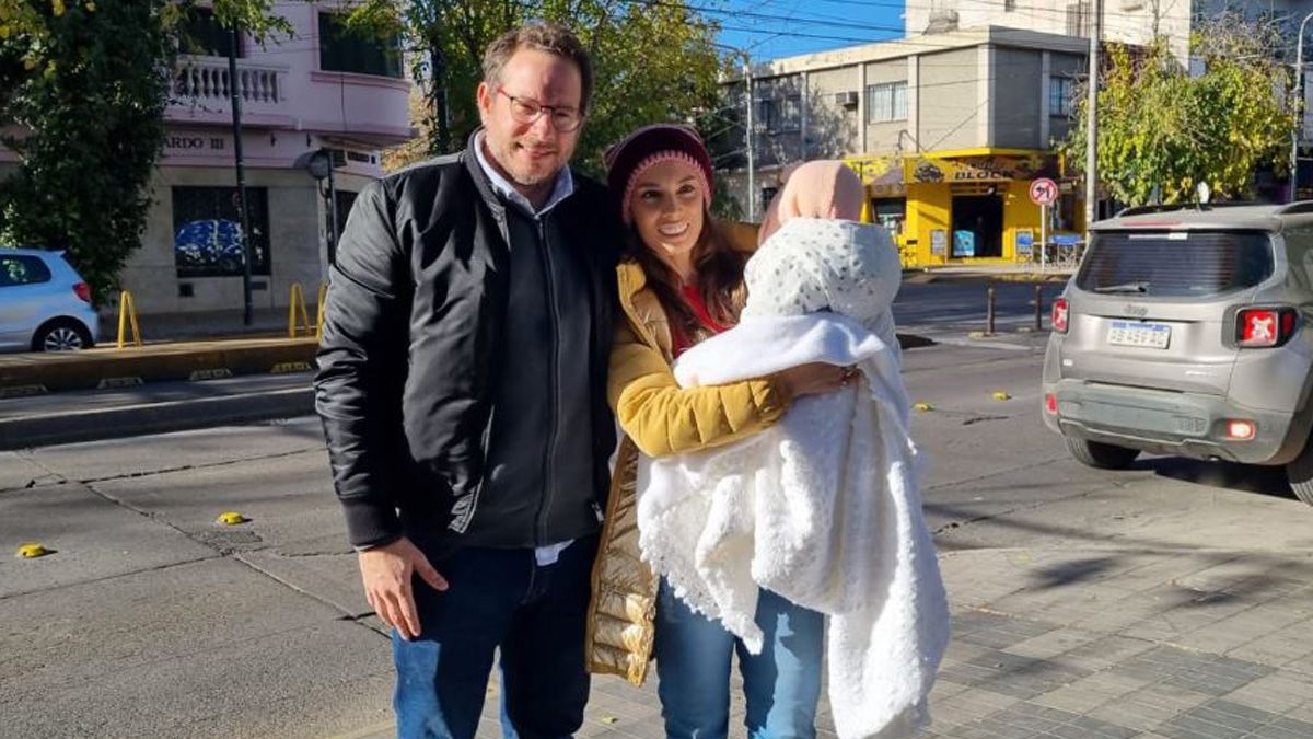 Ilardo con su esposa y su pequeña hija.
