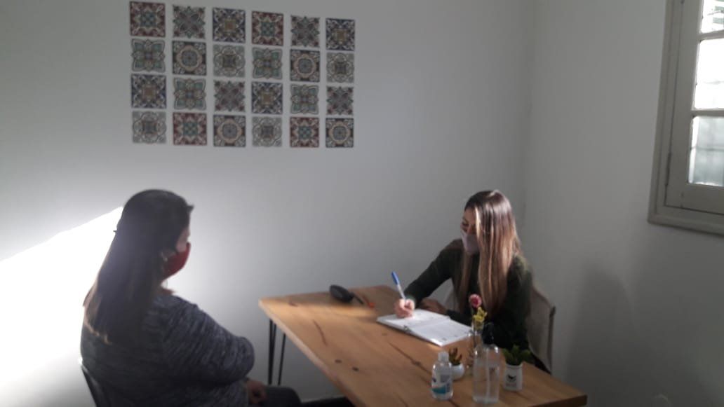 En este espacio los chicos pueden realizar las tareas y las madres y padres realizar otras actividades de dispersión