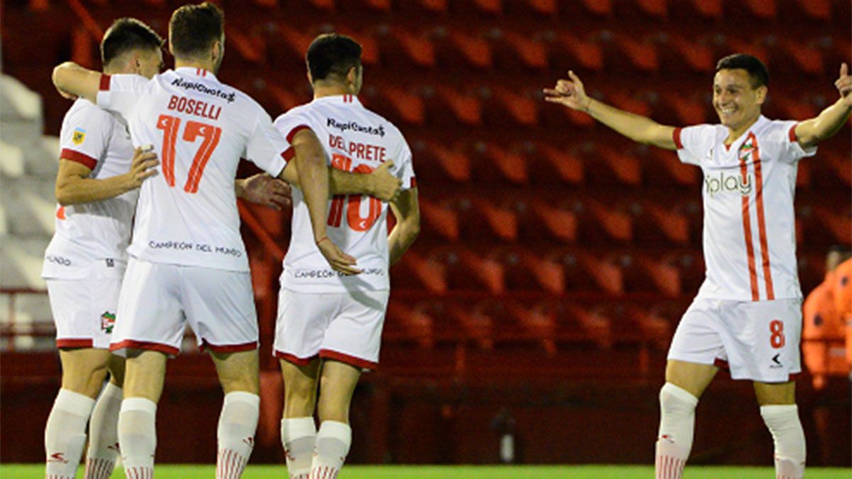 Estudiantes de La Plata fue una máquina ante Barracas Central.
