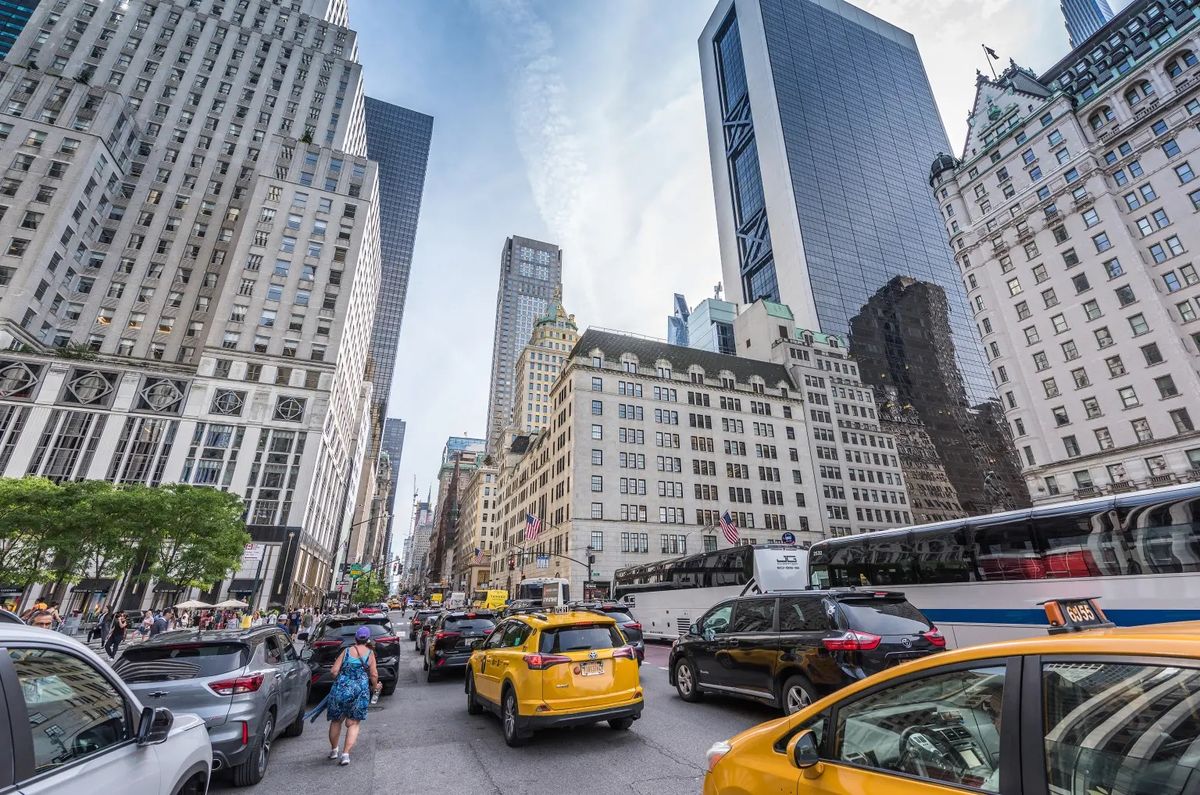 Un penthouse ubicado en la Quinta Avenida de Nueva York, encontró un comprador.