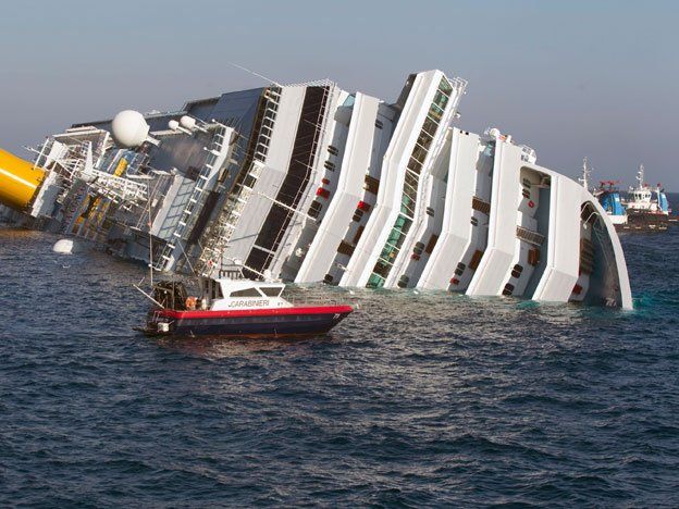 Dos empleados del Costa Concordia dijeron que reinaba el descontrol en el barco