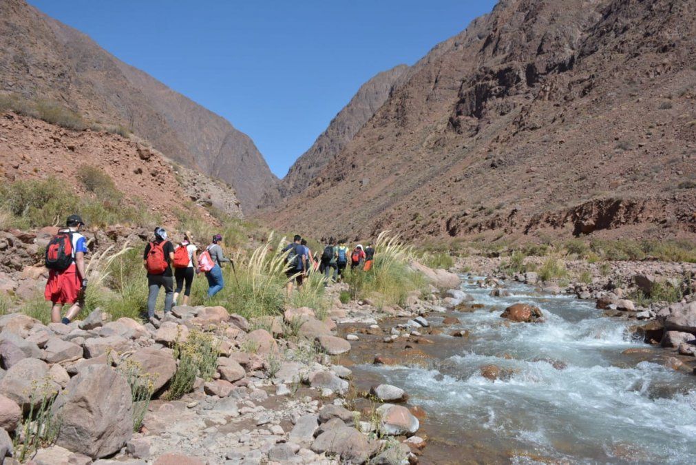 El Puente Picheuta está a 23 kilómetros de la villa de Uspallata.