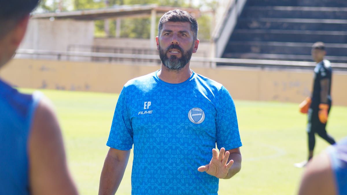 No estuvo presente para este duelo de pretemporada el DT de Godoy Cruz, Daniel Odrá. Su lugar fue ocupado por otros integrantes del cuerpo técnico. No estuvo presente para este duelo de pretemporada el DT de Godoy Cruz, Daniel Odrá. Su lugar fue ocupado por otros integrantes del cuerpo técnico.