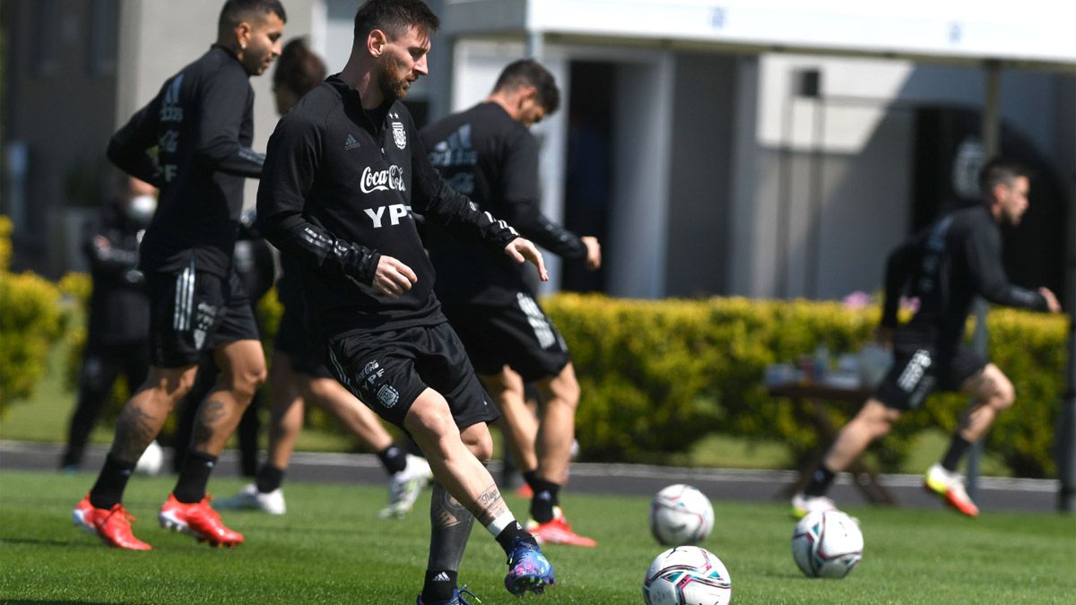 Messi lidera una nueva práctica de la Selección argentina